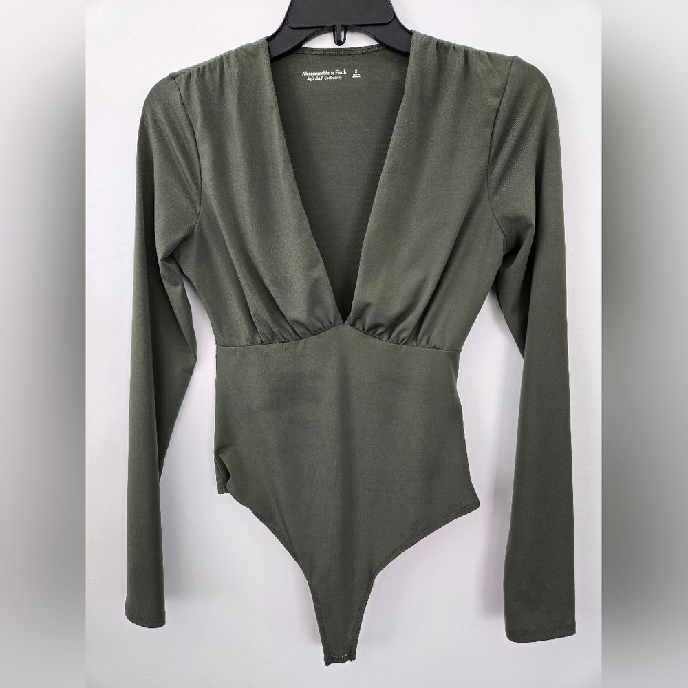 Abercrombie & Fitch Soft A&F Collection Deep V neck Green Bodysuit Size Small.